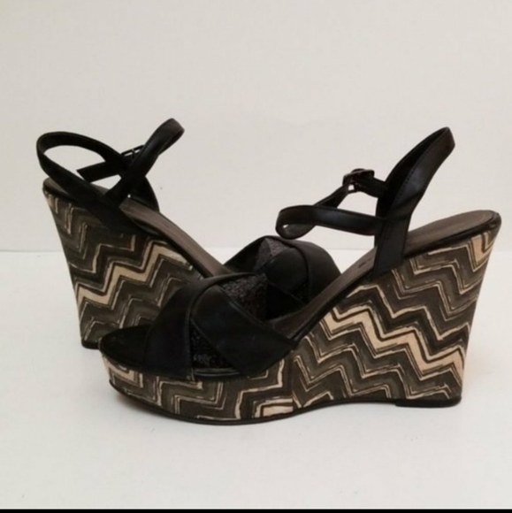 American Eagle Outfitters Shoes - American Eagle Wedge size 10M EUC